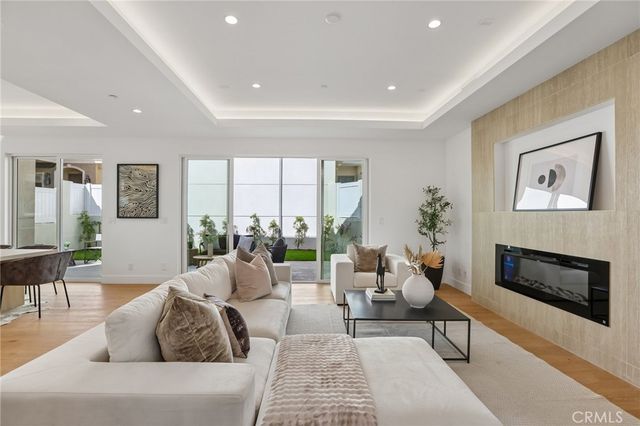 2019 Huntington Lane B, Redondo Beach, CA 90278