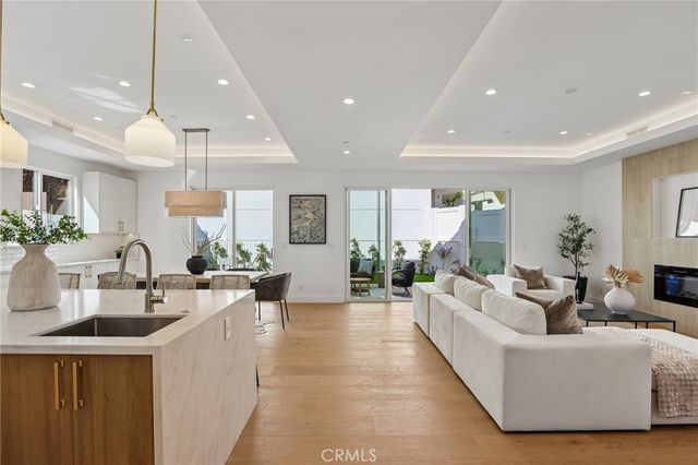 2019 Huntington Lane B, Redondo Beach, CA 90278
