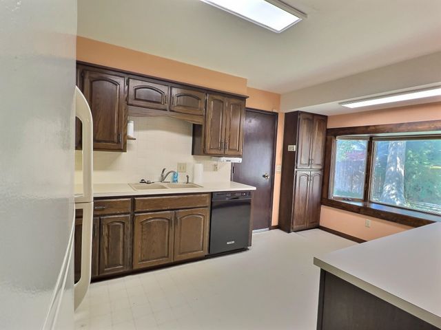 1150 N Wood Ave, Wichita, KS 67212