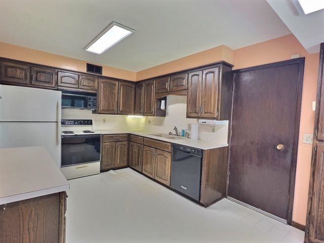 1150 N Wood Ave, Wichita, KS 67212