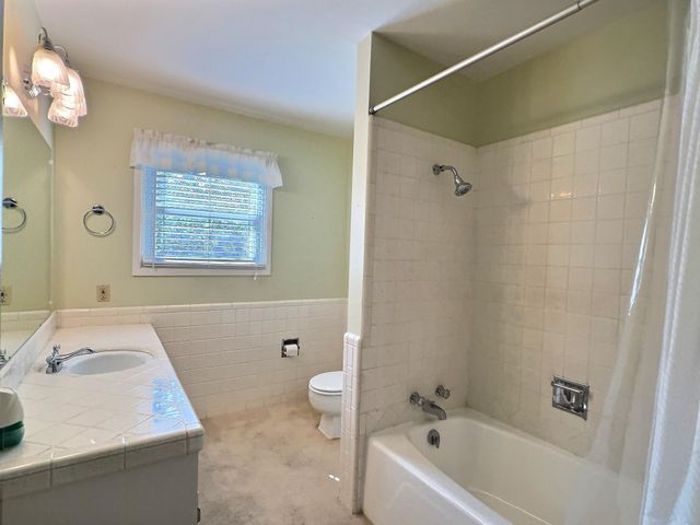 1150 N Wood Ave, Wichita, KS 67212