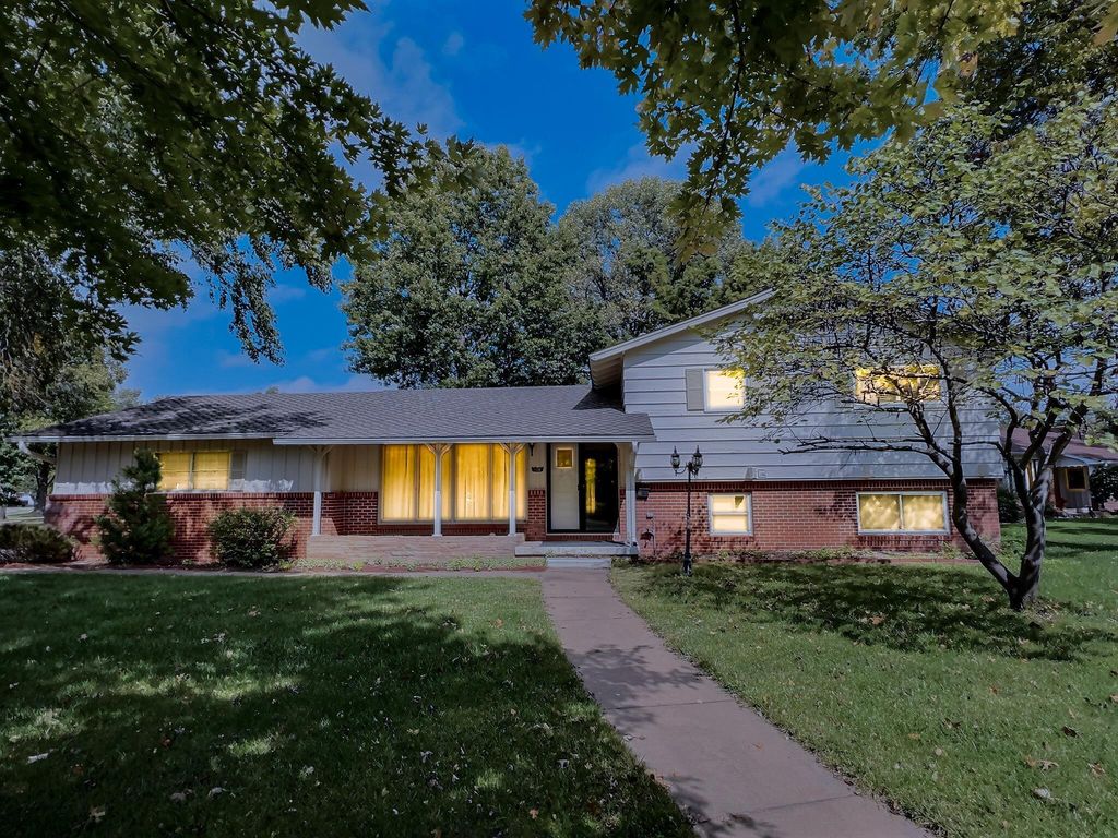 1150 N Wood Ave, Wichita, KS 67212