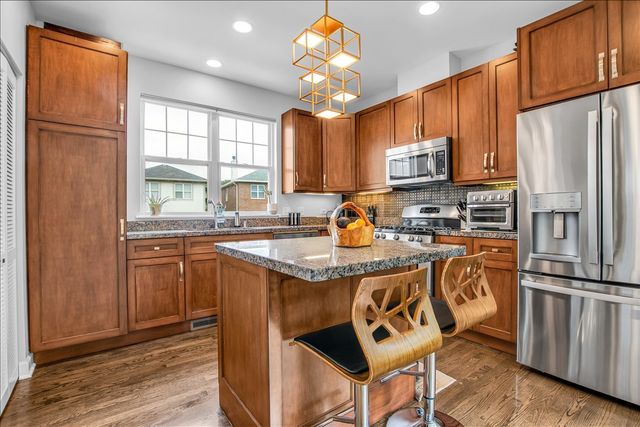 4922 S Cornell Avenue, Chicago, IL 60615