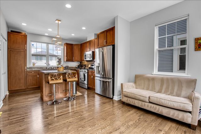 4922 S Cornell Avenue, Chicago, IL 60615