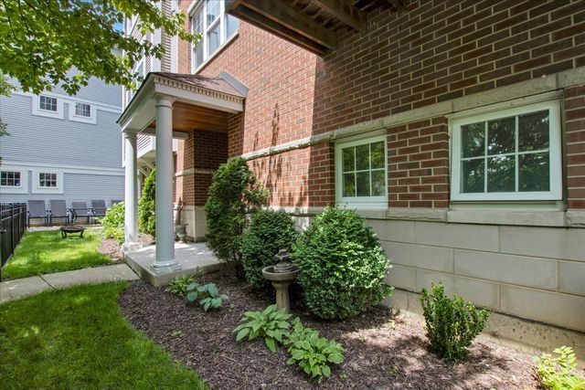 4922 S Cornell Avenue, Chicago, IL 60615