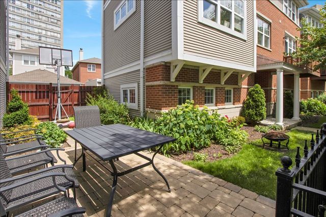 4922 S Cornell Avenue, Chicago, IL 60615