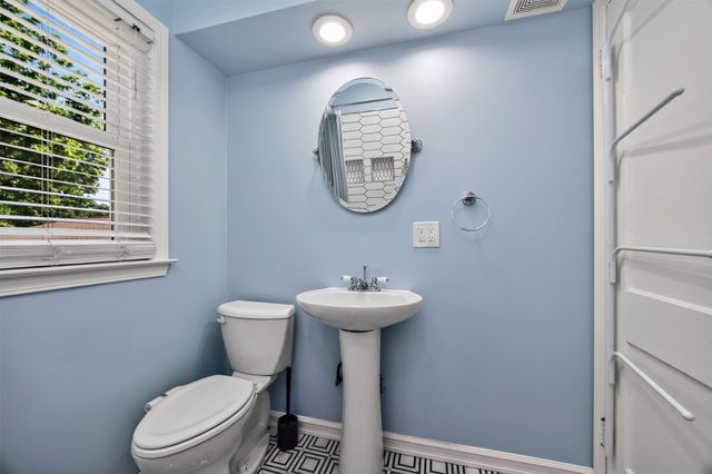 4011 Fagen Drive, Des Moines, IA 50310