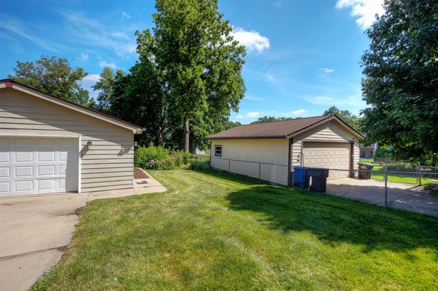 4011 Fagen Drive, Des Moines, IA 50310