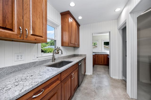 4011 Fagen Drive, Des Moines, IA 50310