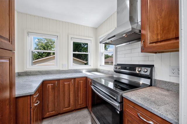 4011 Fagen Drive, Des Moines, IA 50310