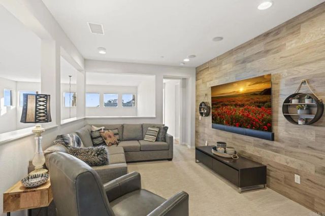 743 Costa Del Sur, San Marcos, CA 92078