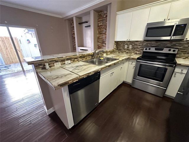 2221 SE 24th Pl 2221, Homestead, FL 33035