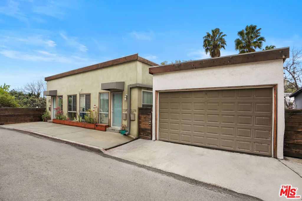 Image 13 of property listing at 3324 Hamilton Way, Los Angeles, CA 90026