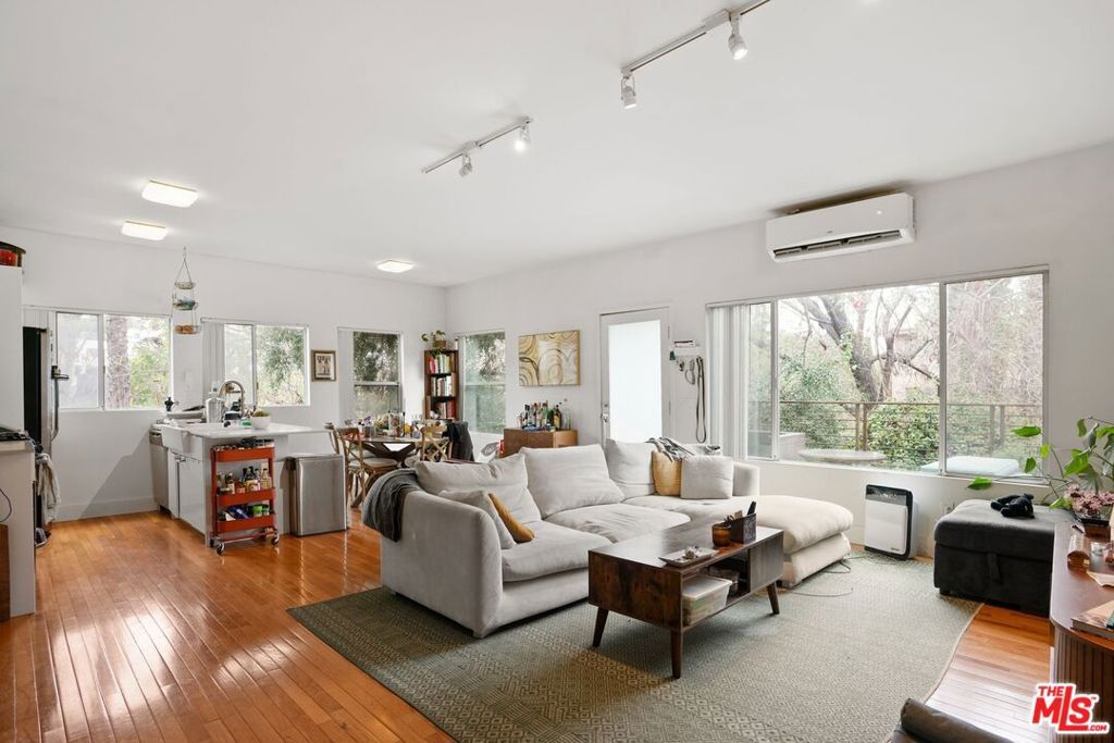 Image 2 of property listing at 3324 Hamilton Way, Los Angeles, CA 90026
