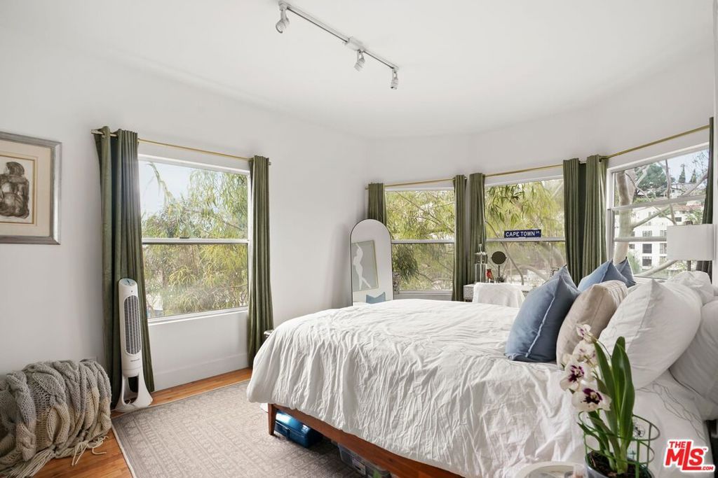 Image 4 of property listing at 3324 Hamilton Way, Los Angeles, CA 90026