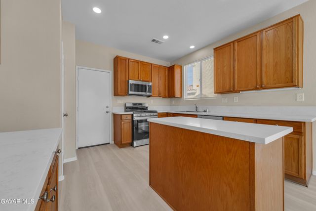 3728 E Avenue Q11, Palmdale, CA 93550