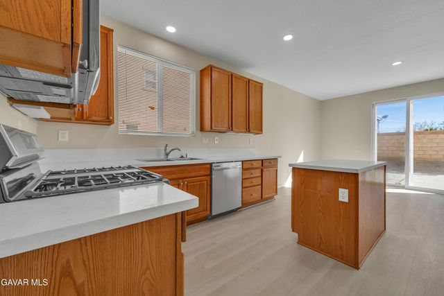 3728 E Avenue Q11, Palmdale, CA 93550