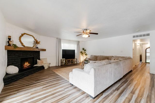 1665 W Barstow Avenue, Fresno, CA 93711