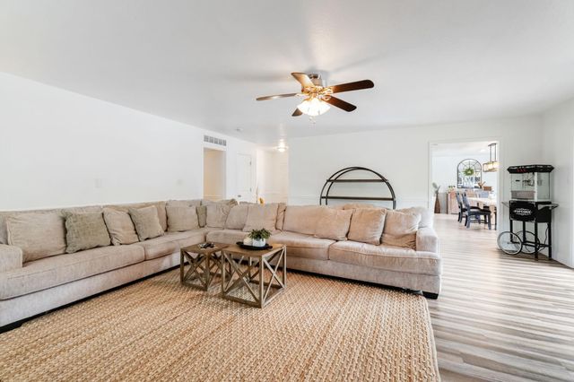 1665 W Barstow Avenue, Fresno, CA 93711