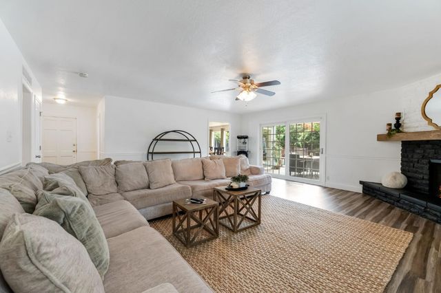 1665 W Barstow Avenue, Fresno, CA 93711