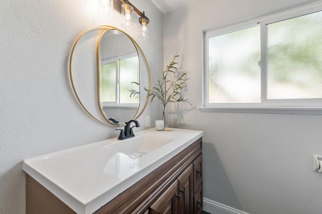 1665 W Barstow Avenue, Fresno, CA 93711