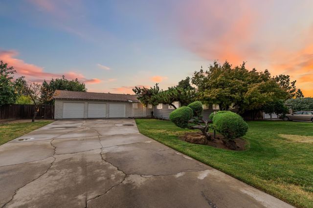 1665 W Barstow Avenue, Fresno, CA 93711