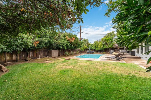 1665 W Barstow Avenue, Fresno, CA 93711