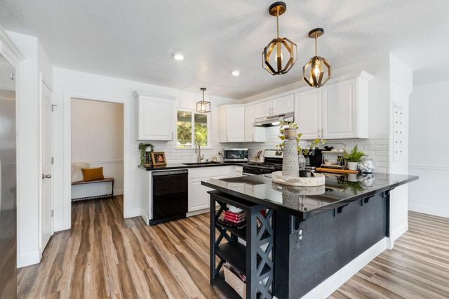 1665 W Barstow Avenue, Fresno, CA 93711