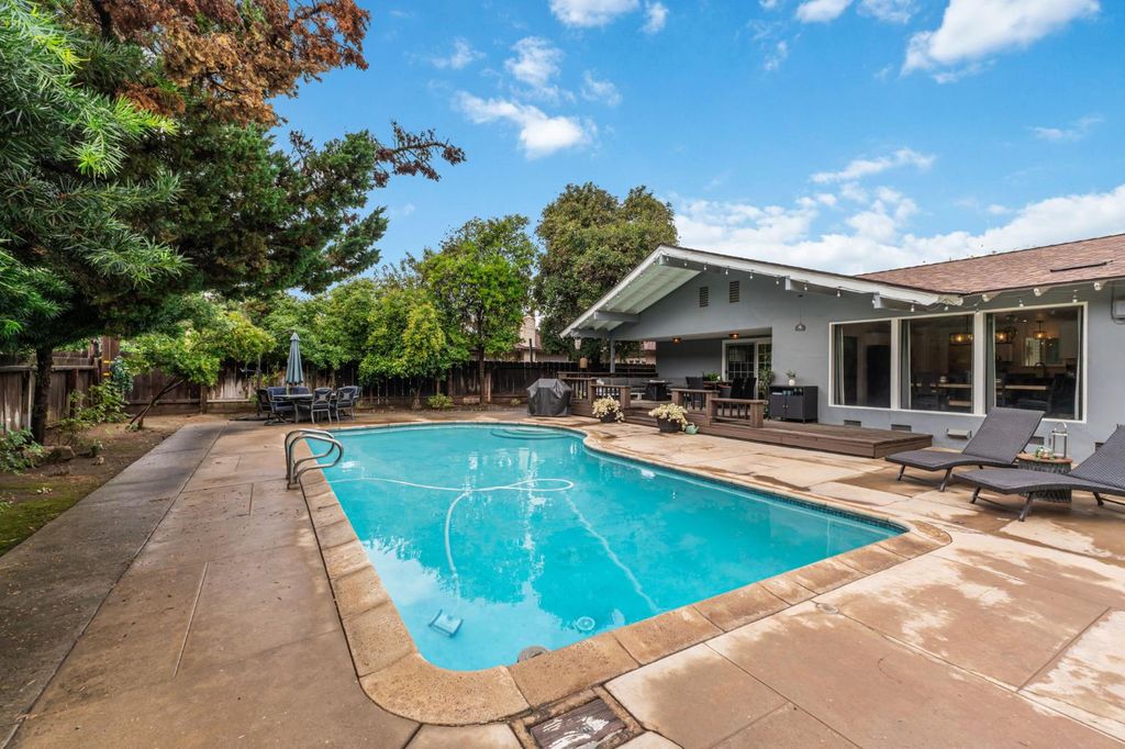 Image 1 of property listing at 1665 W Barstow Avenue, Fresno, CA 93711