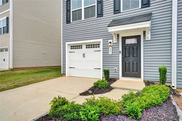 221 Brooklane Court, Easley, SC 29642