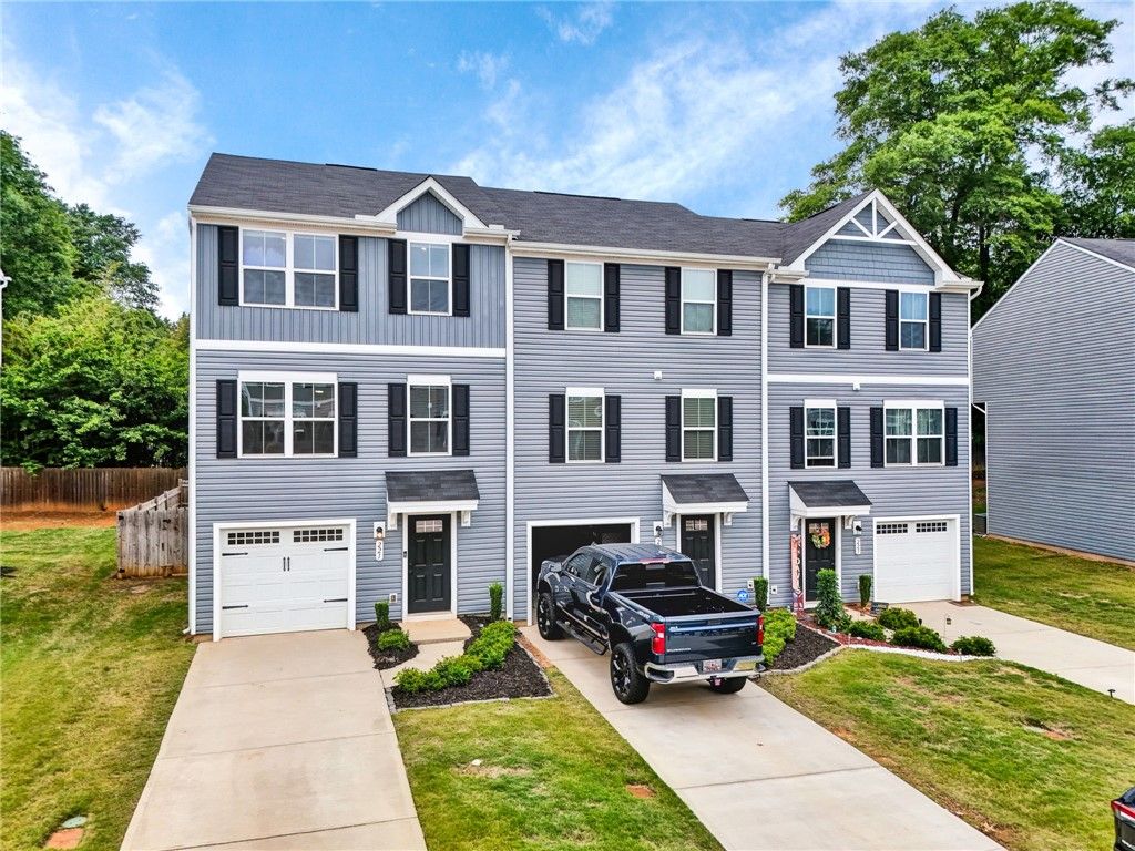 221 Brooklane Court, Easley, SC 29642
