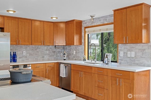 902 7th Avenue S, Edmonds, WA 98020