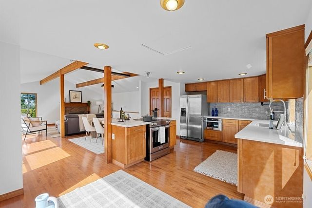 902 7th Avenue S, Edmonds, WA 98020