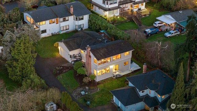902 7th Avenue S, Edmonds, WA 98020