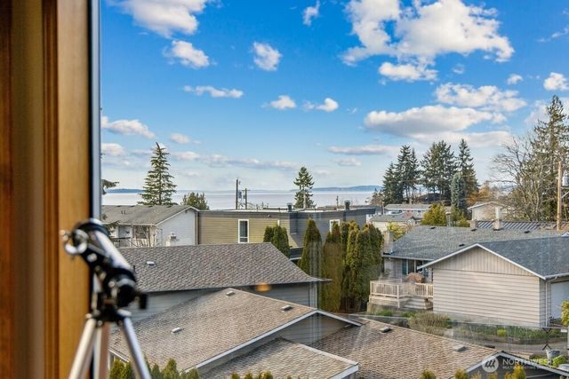 902 7th Avenue S, Edmonds, WA 98020