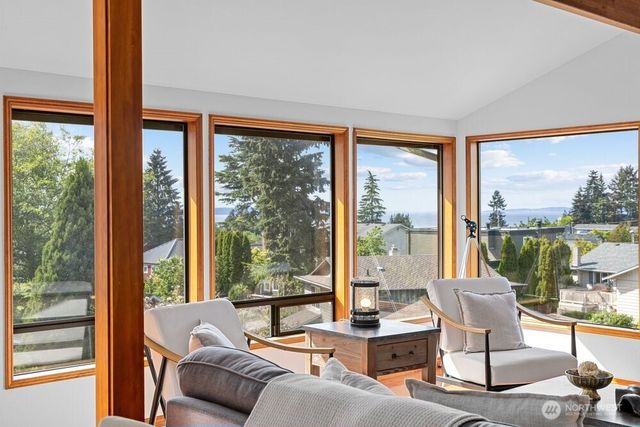902 7th Avenue S, Edmonds, WA 98020