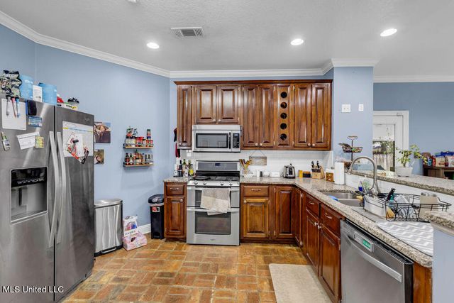 6706 S Rue Mornay S, Biloxi, MS 39532