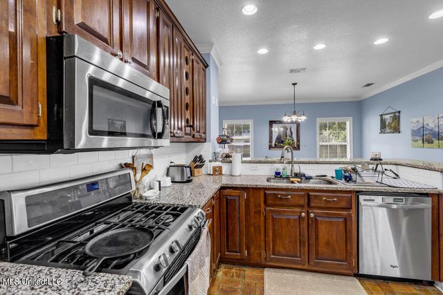 6706 S Rue Mornay S, Biloxi, MS 39532