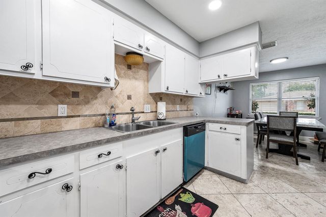 902 S Kaufman Drive, Deer Park, TX 77536