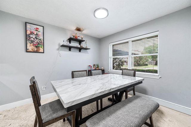 902 S Kaufman Drive, Deer Park, TX 77536