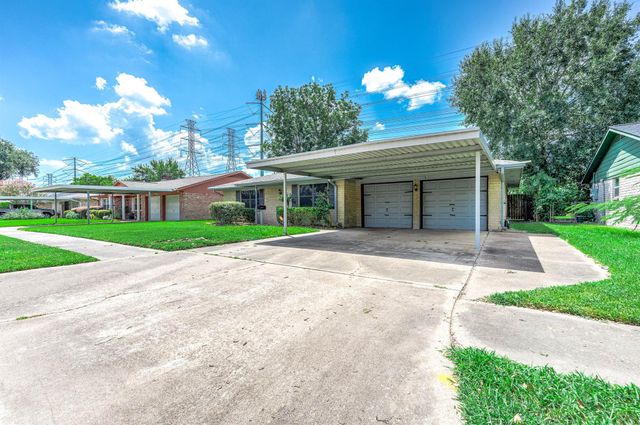 902 S Kaufman Drive, Deer Park, TX 77536