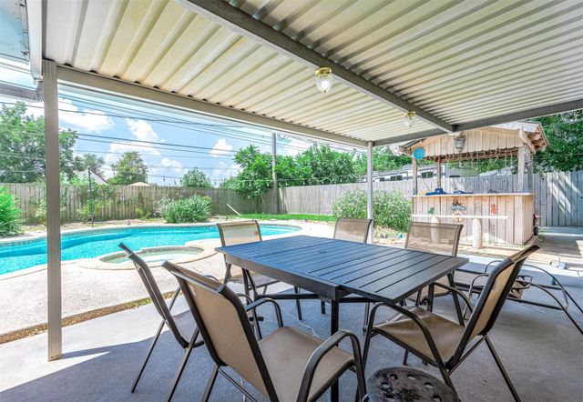 902 S Kaufman Drive, Deer Park, TX 77536