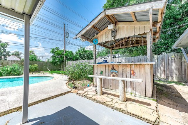 902 S Kaufman Drive, Deer Park, TX 77536