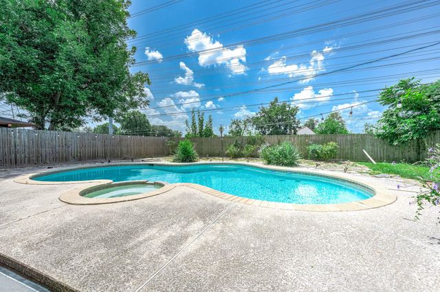 902 S Kaufman Drive, Deer Park, TX 77536