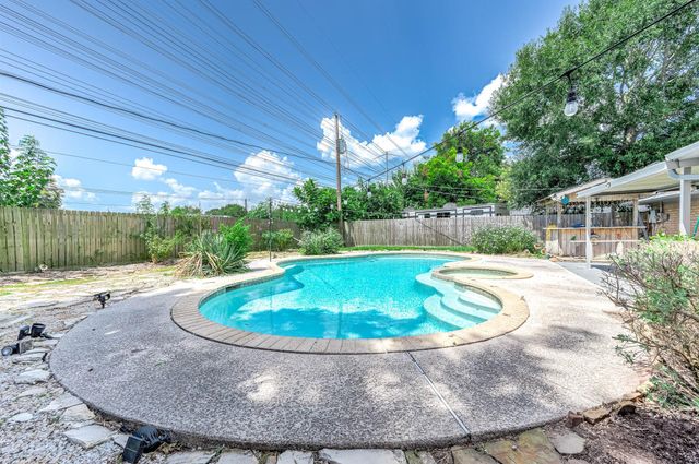 902 S Kaufman Drive, Deer Park, TX 77536