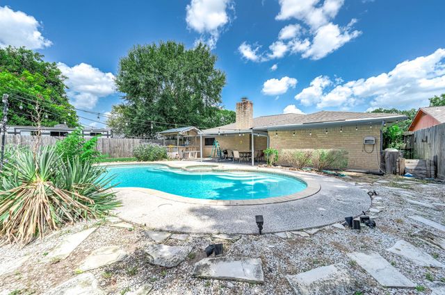 902 S Kaufman Drive, Deer Park, TX 77536