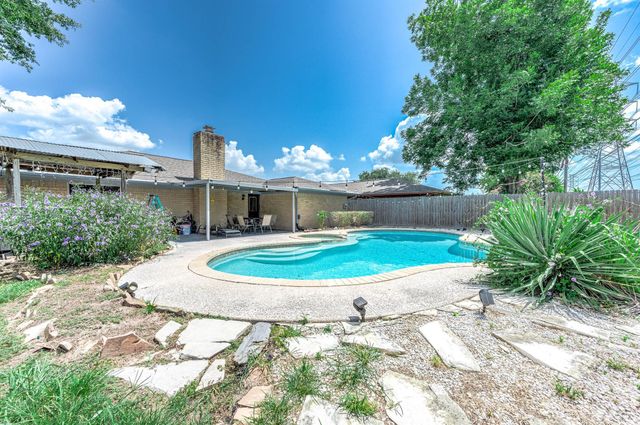 902 S Kaufman Drive, Deer Park, TX 77536