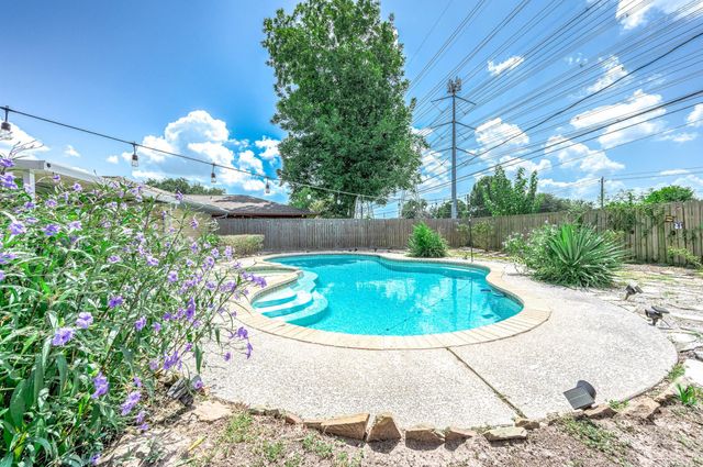 902 S Kaufman Drive, Deer Park, TX 77536