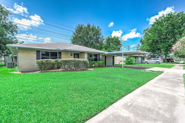 902 S Kaufman Drive, Deer Park, TX 77536