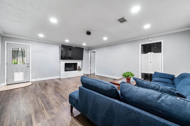 902 S Kaufman Drive, Deer Park, TX 77536